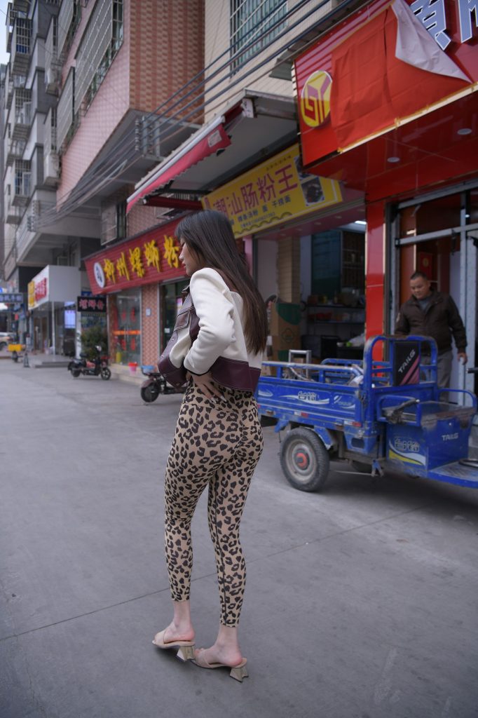 精選街拍 No.255 圓潤翹臀緊身豹紋（二） [106P/169M]插圖2