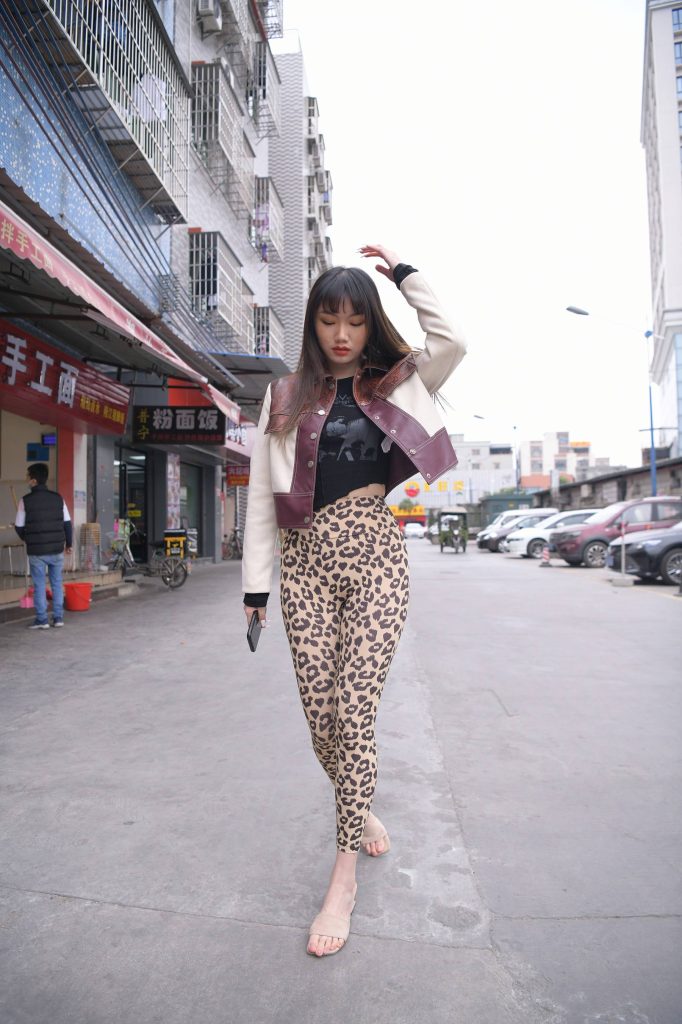 精選街拍 No.255 圓潤翹臀緊身豹紋（二） [106P/169M]插圖1