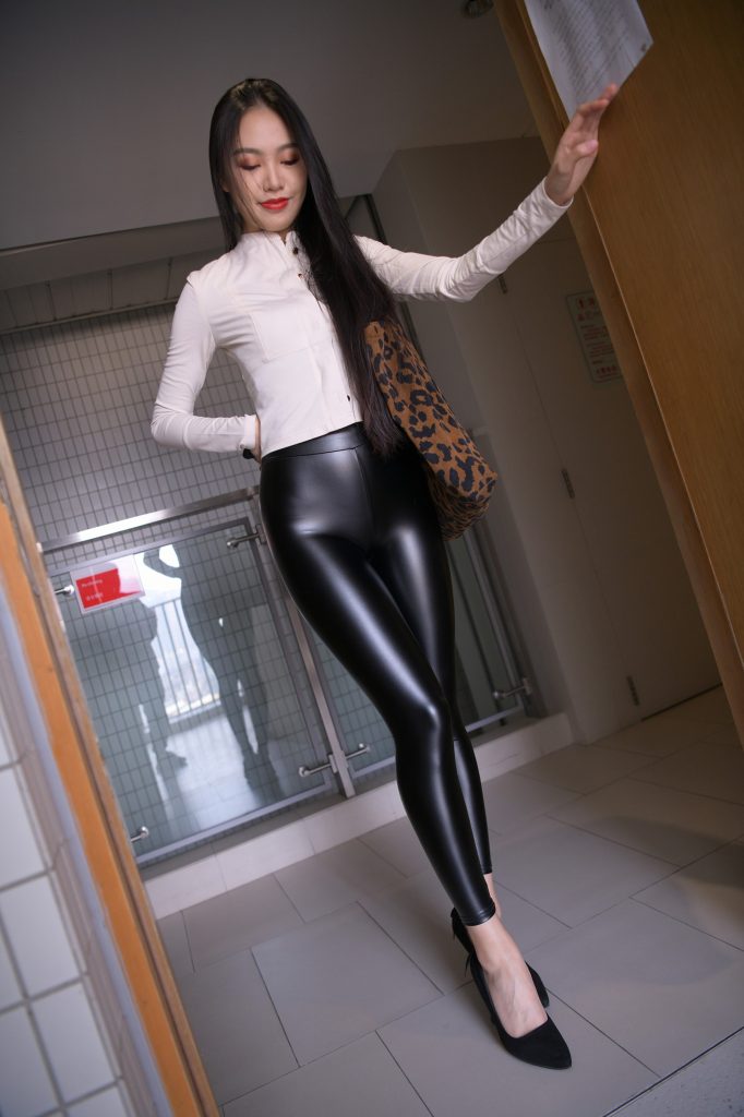 精選街拍 No.260 油亮的黑皮褲極品熟女（五） [100P/140M]插圖1