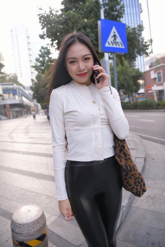 精選街拍 No.263 油亮的黑皮褲極品熟女（八） [100P/144M]-無料攝影圈