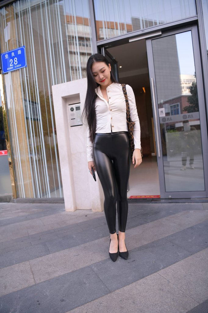 精選街拍 No.263 油亮的黑皮褲極品熟女（八） [100P/144M]插圖3