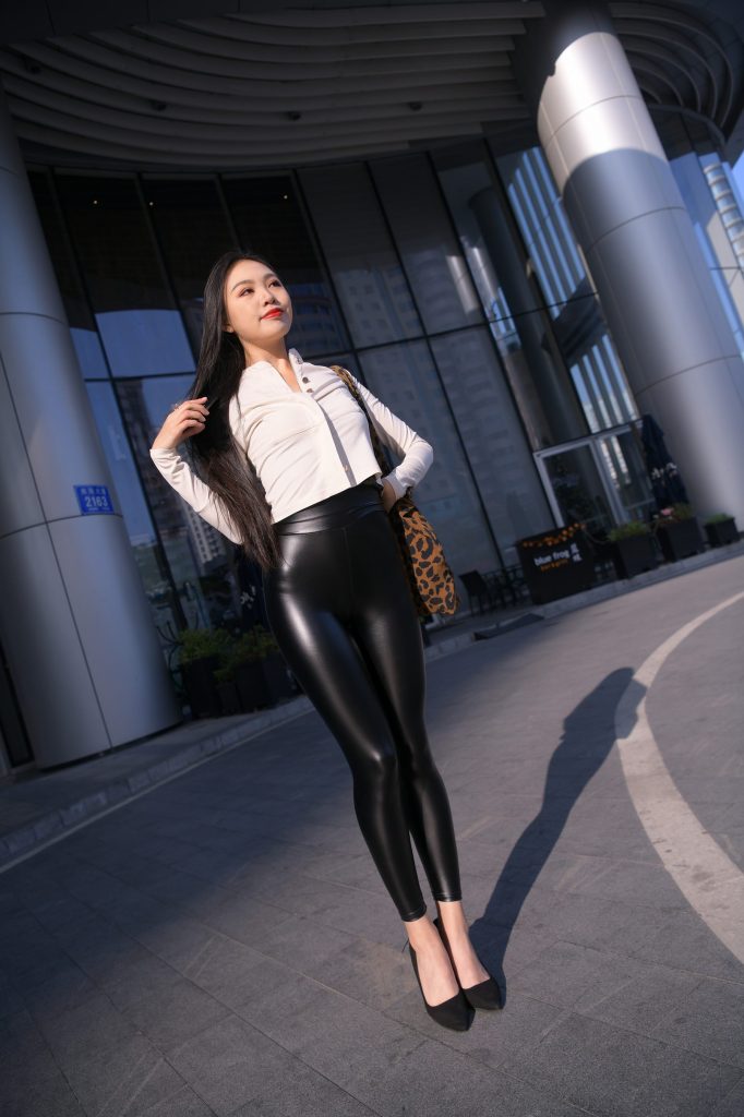 精選街拍 No.266 油亮的黑皮褲極品熟女（十一） [100P/155M]插圖3