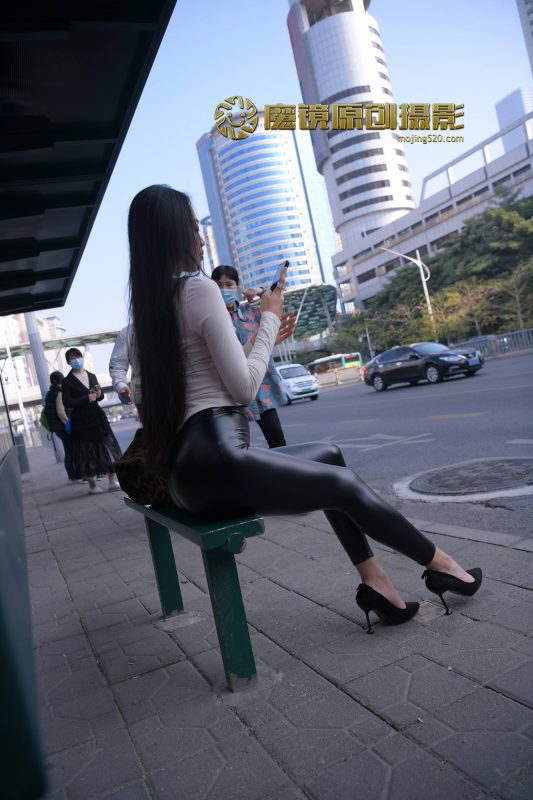 精選街拍 No.268 油亮的黑皮褲極品熟女（十三） [89P/131M]-無料攝影圈