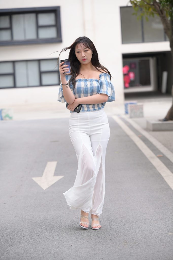 精選街拍 No.323 性感白褲圓潤美臀氣質(zhì)少婦（一） [80P/93M]插圖3