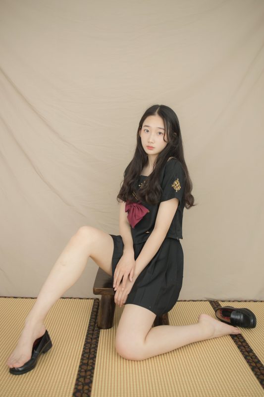 [緊急企劃]NO.001 出鏡妹子：櫻櫻櫻可 榻榻米上的黑絲???? [45P/1V/858MB]-無(wú)料攝影圈