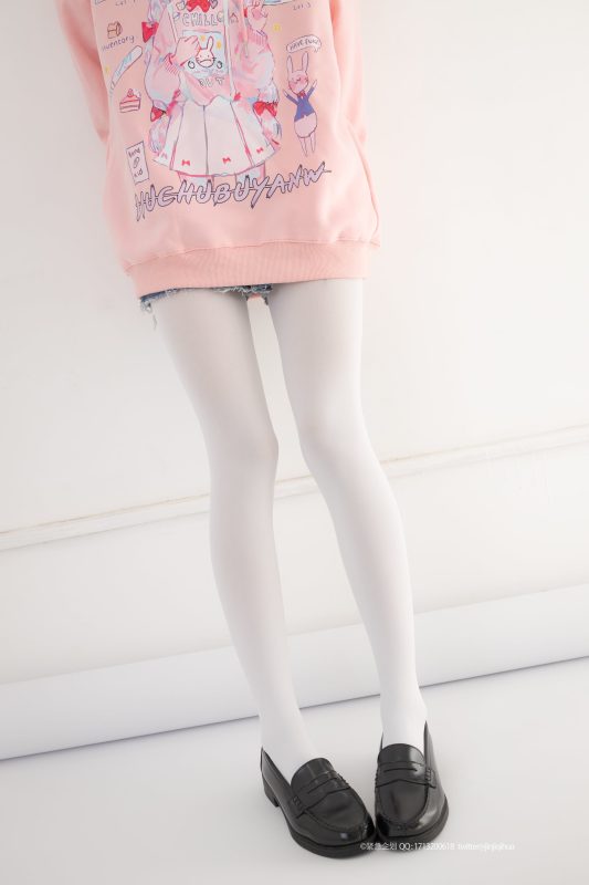 [緊急企劃]NO.012 出境妹子：一只喵喵梓 [98P/1V/1.19G]-無料攝影圈