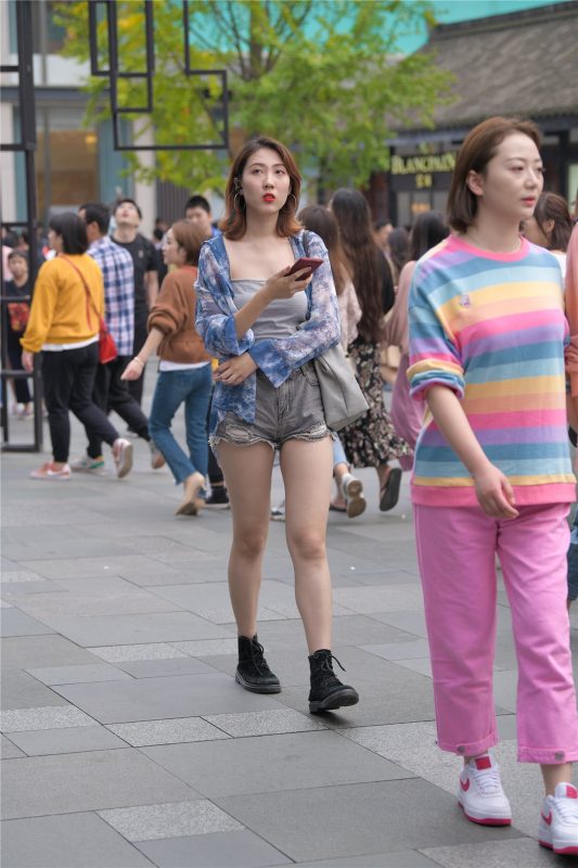 精選街拍 No.365 高腰熱褲，肉肉的大白腿 [82P/46M]-無(wú)料攝影圈