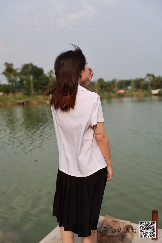 [見新攝影]NO.010 附中 瀟瀟（20歲 校園少女風 椰子鞋）[112P/1V/962MB]-無料攝影圈