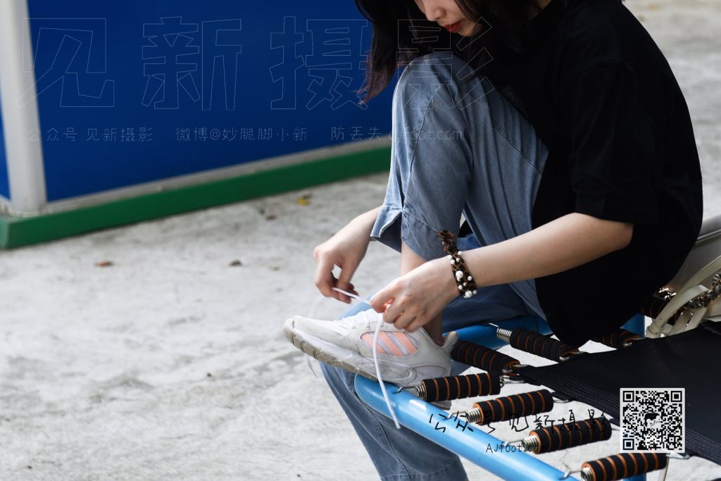 [見新攝影]NO.013 大學(xué)護(hù)理美女戶外牛仔褲棉襪[63P/1V/1.62GB]插圖1