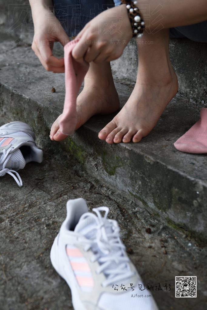 [見新攝影]NO.013 大學(xué)護(hù)理美女戶外牛仔褲棉襪[63P/1V/1.62GB]插圖3