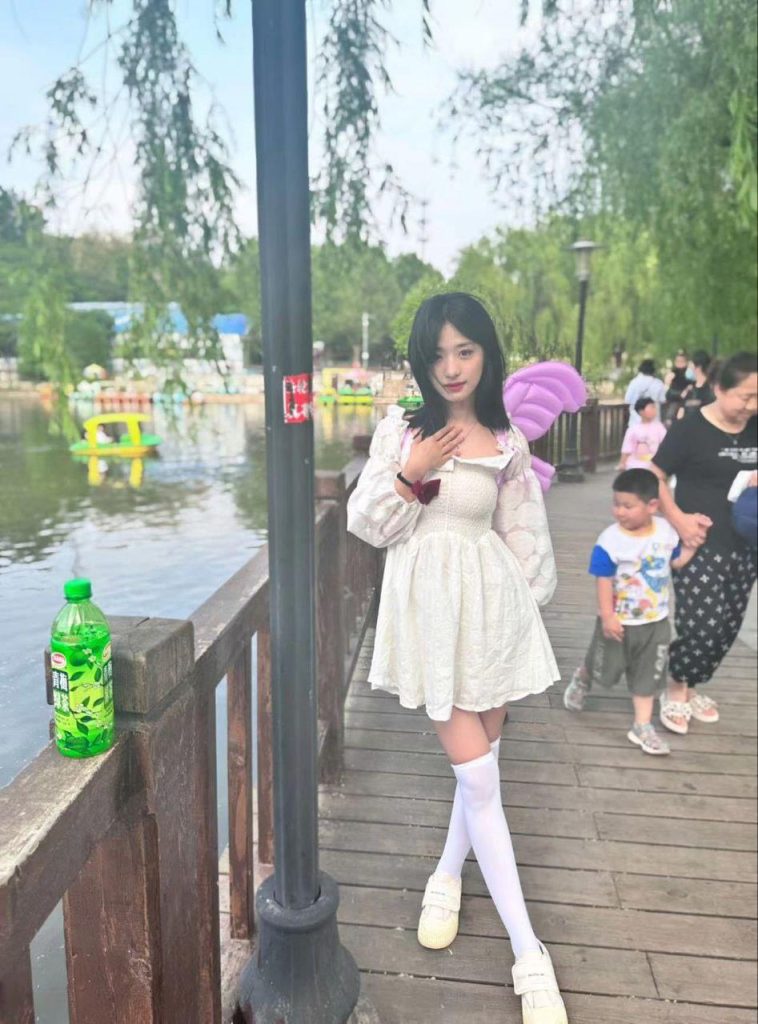 腳模面試臉足同框套路系列-002-03號(hào)-170 48 37大二紋身妹[12P/7V/42MB]插圖2