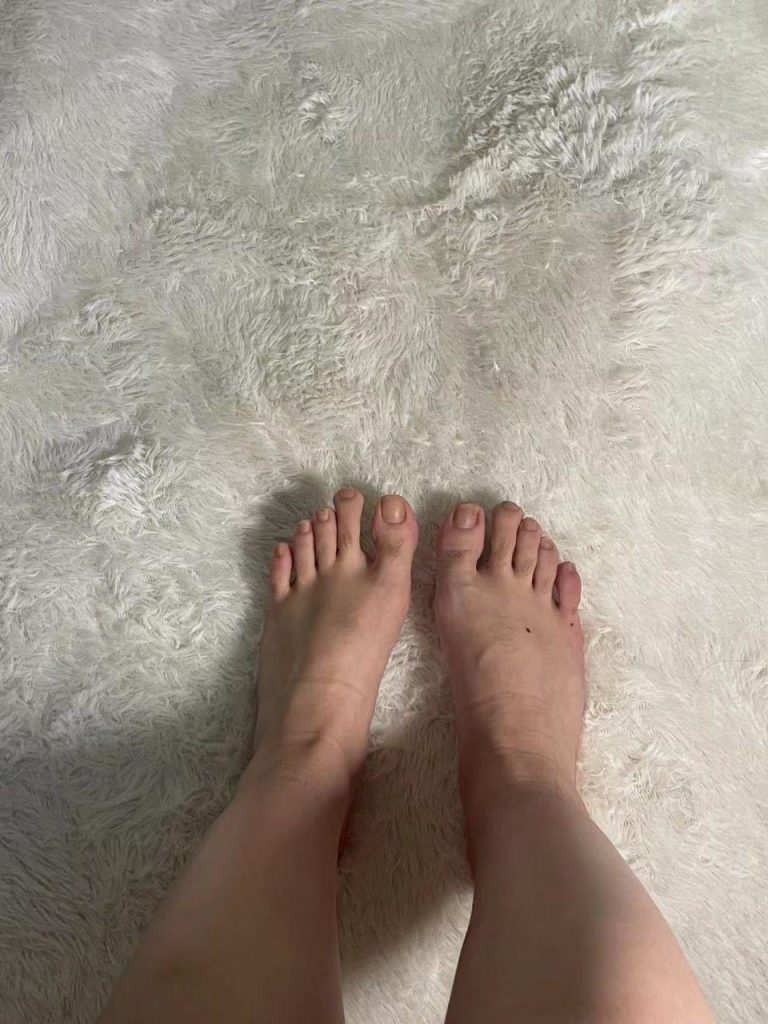 腳模面試臉足同框套路系列-003-04號(hào)-168 46 36倒計(jì)時(shí) 騷內(nèi)褲 挑鞋[10P/12V/66MB]插圖3