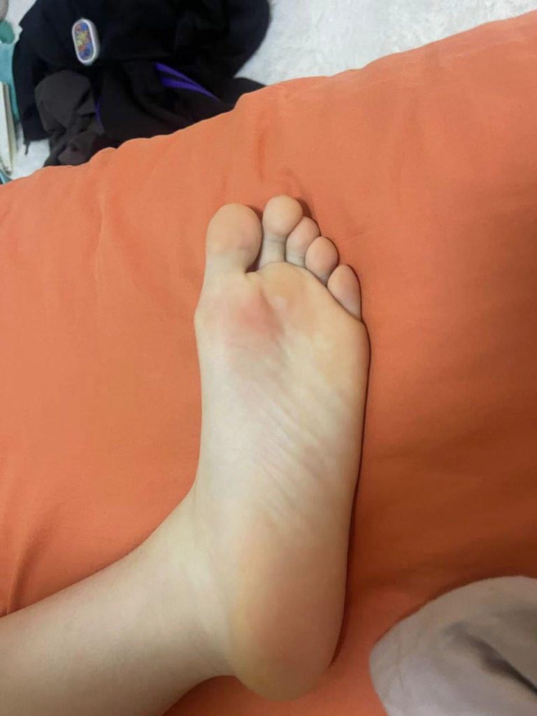 腳模面試臉足同框套路系列-003-04號(hào)-168 46 36倒計(jì)時(shí) 騷內(nèi)褲 挑鞋[10P/12V/66MB]插圖2