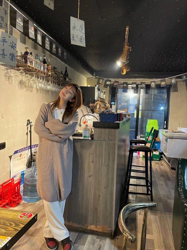 腳模面試臉足同框套路系列-004-06號-172 112 38.5紅發(fā)黑絲展示[8P/8V/68MB]插圖3