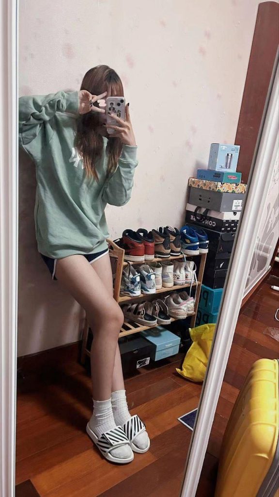 腳模面試臉足同框套路系列-004-06號-172 112 38.5紅發(fā)黑絲展示[8P/8V/68MB]插圖