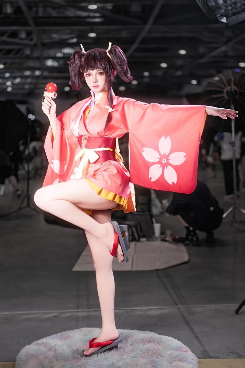 大尺度Cosplay井噴：當(dāng)個(gè)性表達(dá)遇上文化邊界，我們?cè)撊绾慰创?？插圖