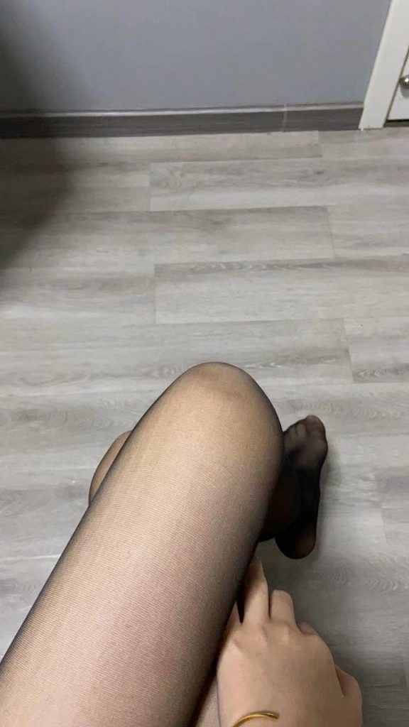 腳模面試臉足同框套路系列-010-12號-黑絲踩屏秀腳 主播[4P/13V/129MB]插圖3