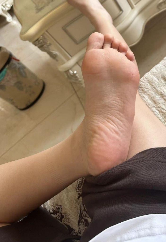 腳模面試臉足同框套路系列-015-17號(hào)-168 88 37說話聲音奇特[8P/2V/30MB]插圖1