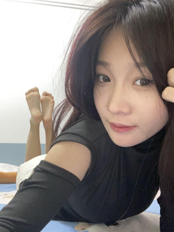 腳模面試臉足同框套路系列-019-21號(hào)-直播中被罵破防[16P/9V/201MB]-無料攝影圈