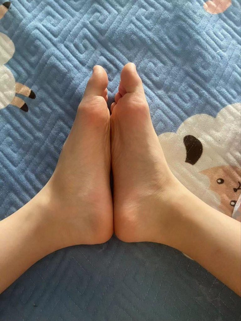 腳模面試臉足同框套路系列-019-21號(hào)-直播中被罵破防[16P/9V/201MB]插圖1