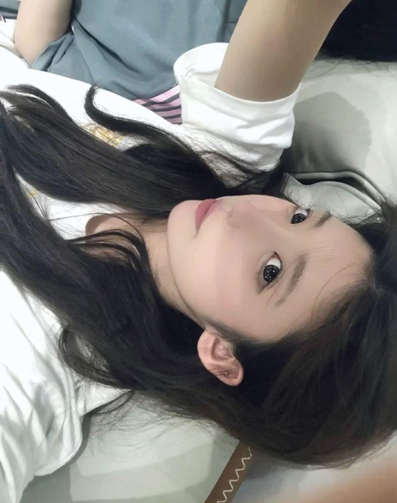 腳模面試臉足同框套路系列-020-22號(hào)-面試 藝術(shù)生妹妹生活照[19P/11V/169MB]插圖3