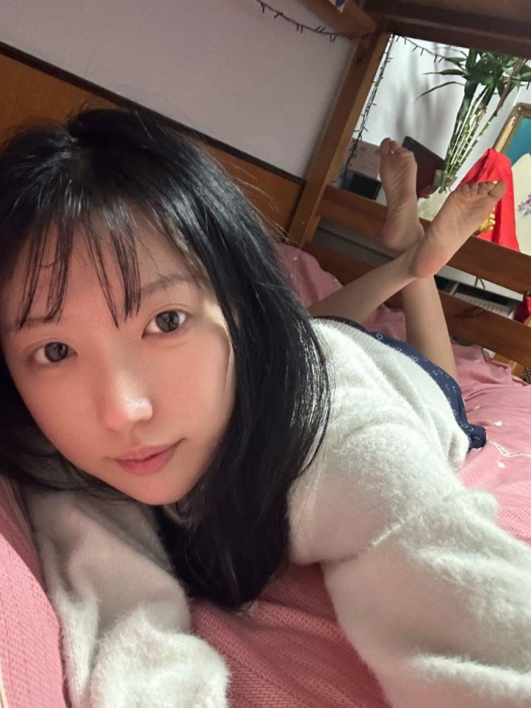 腳模面試臉足同框套路系列-020-22號(hào)-面試 藝術(shù)生妹妹生活照[19P/11V/169MB]插圖1