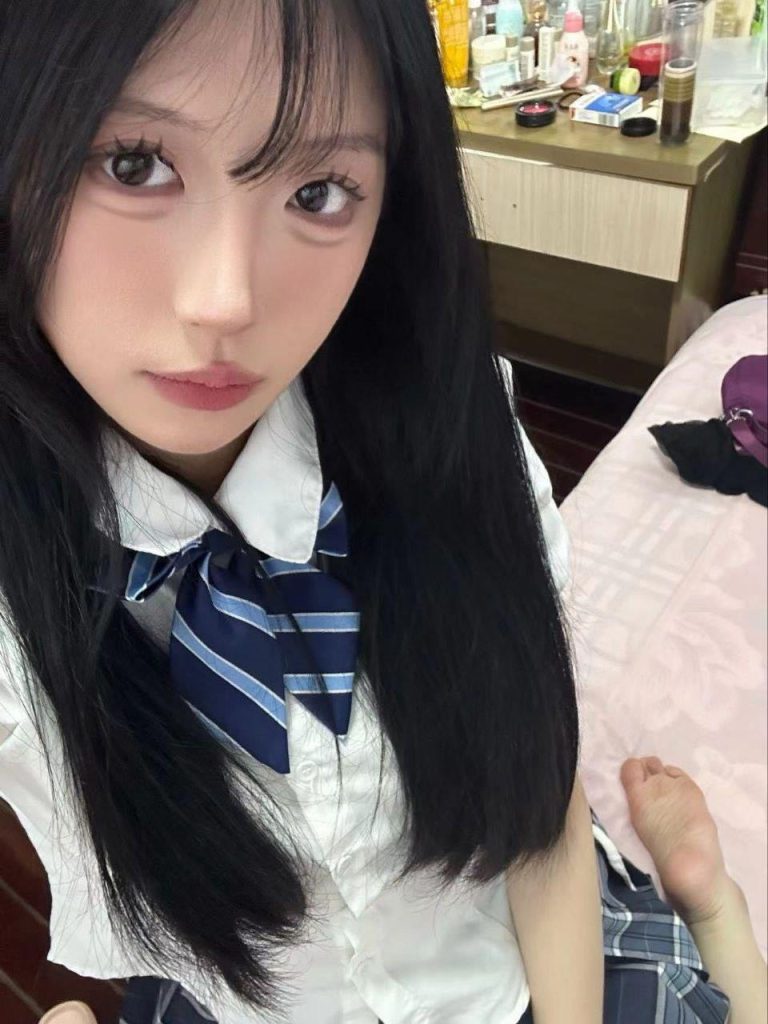 腳模面試臉足同框套路系列-020-22號(hào)-面試 藝術(shù)生妹妹生活照[19P/11V/169MB]插圖2