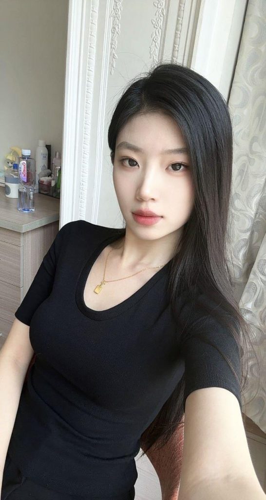 腳模面試臉足同框套路系列-023-25號-獨(dú)居女大 萬粉小網(wǎng)紅[17P/8V/61MB]插圖1