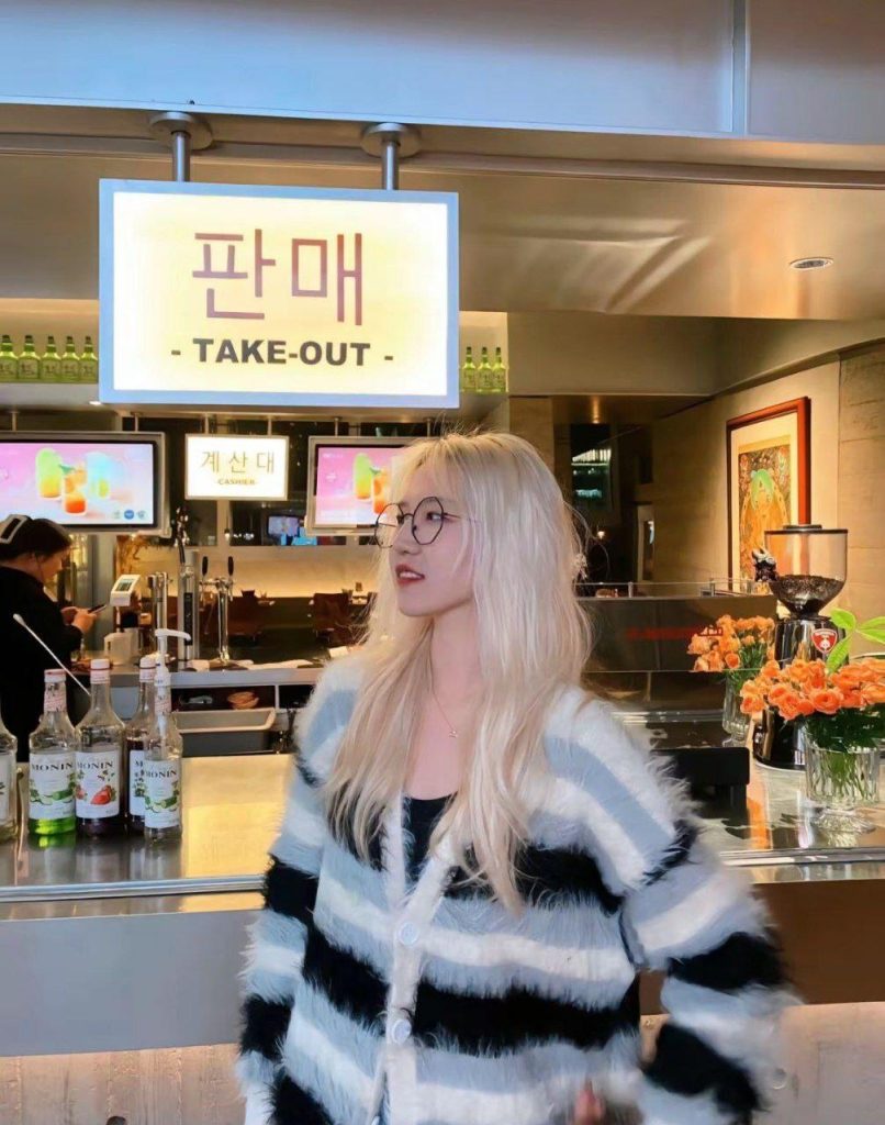 腳模面試臉足同框套路系列-025-27號(hào)-大學(xué)老師[14P/16V/197MB]插圖1