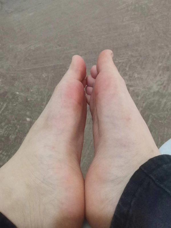 腳模面試臉足同框套路系列-060-素人8（兩個(gè)妹字）[25P/4MB]-無(wú)料攝影圈