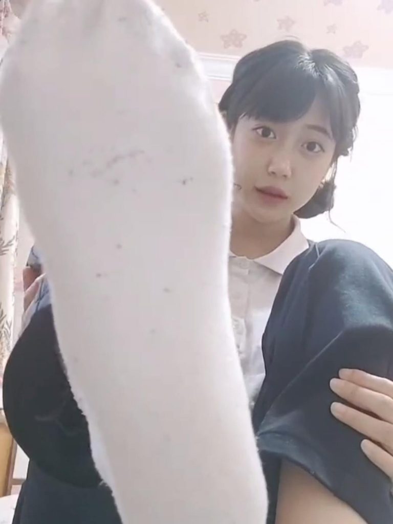 腳模面試臉足同框套路系列-063-39碼大腳底[9P/6V/53MB]插圖1