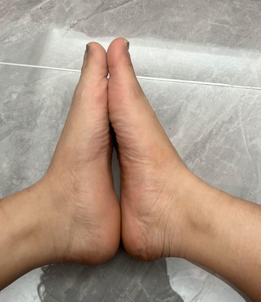 腳模面試臉足同框套路系列-066-愛笑呆萌小美女[7P/2V/12MB]插圖1