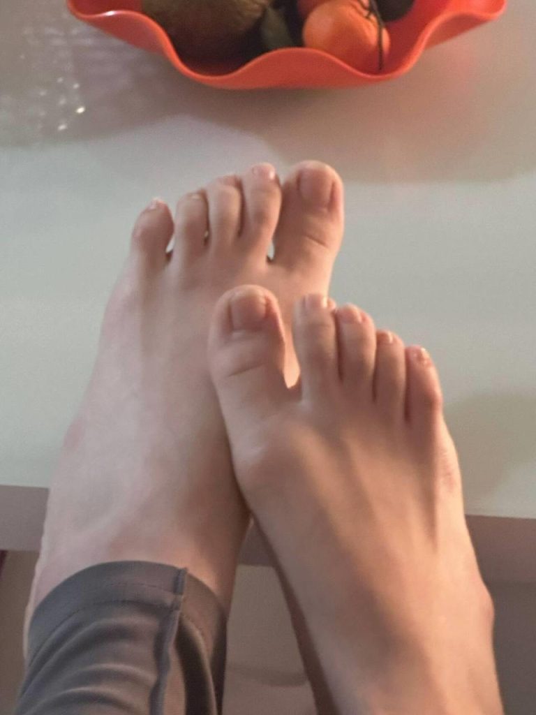 腳模面試臉足同框套路系列-068-成熟風(fēng)姐姐[8P/14V/74MB]插圖1