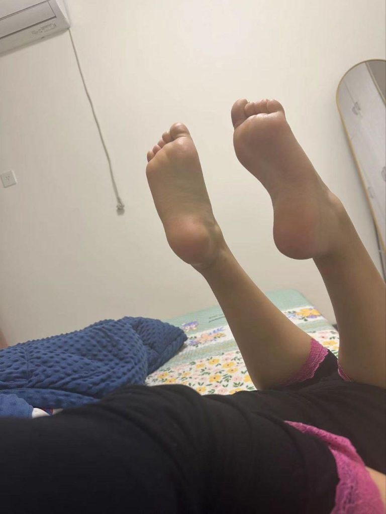 腳模面試臉足同框套路系列-070-白衣少女[10P/11V/63MB]插圖2