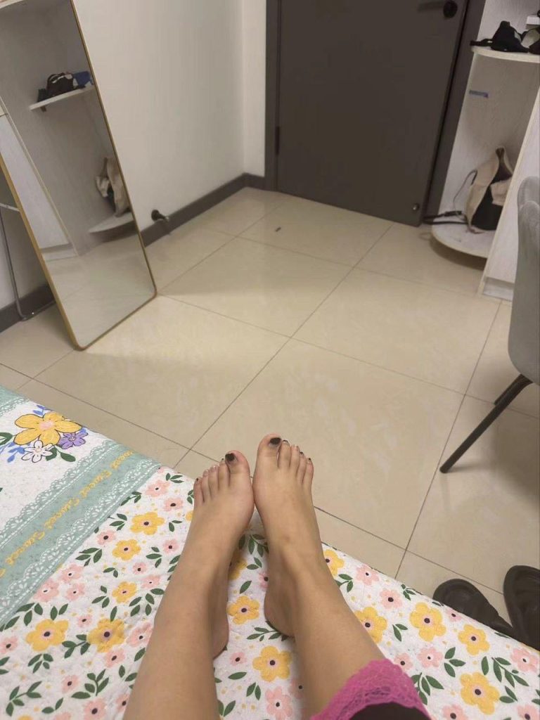 腳模面試臉足同框套路系列-070-白衣少女[10P/11V/63MB]插圖3