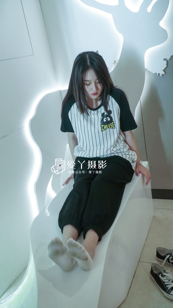 愛丫攝影 001 未來城黑白衣白棉襪船襪腳全程 [190P/2V/9.73G]插圖3