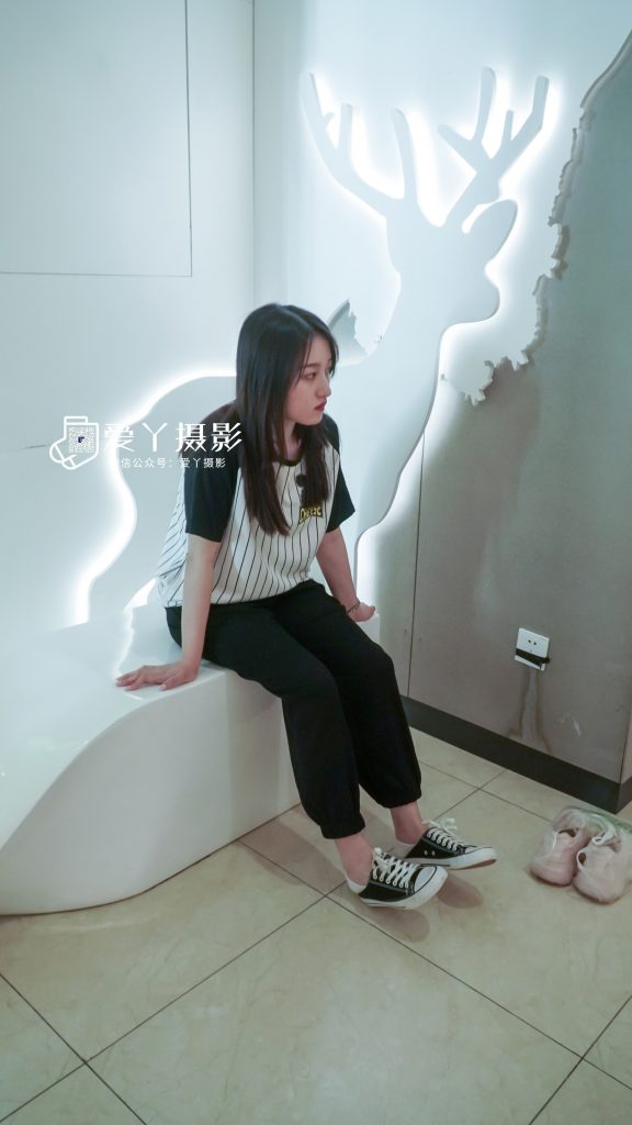 愛丫攝影 001 未來城黑白衣白棉襪船襪腳全程 [190P/2V/9.73G]插圖2