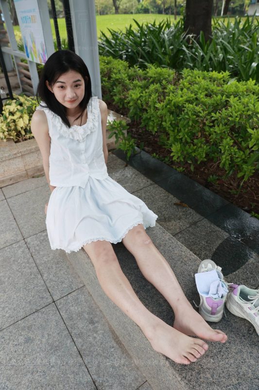 見(jiàn)新攝影 057 寶藏女孩耐克白裙白棉襪腳 [175P/2V/2.17G]-無(wú)料攝影圈