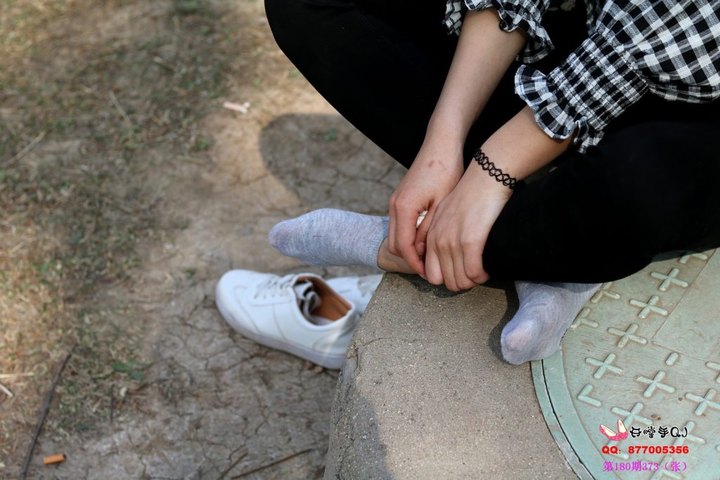 開膛手杰克 180期 小白鞋灰色棉穿襪腳裸足 [373P/1V/1.93G]插圖3