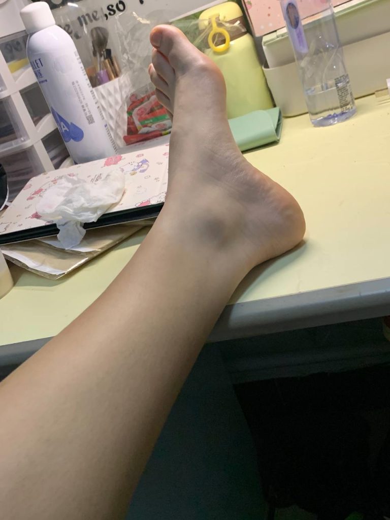 腳模面試臉足同框套路系列-072-大一新生被人看腳覺的光榮[3P/13V/508MB]插圖2