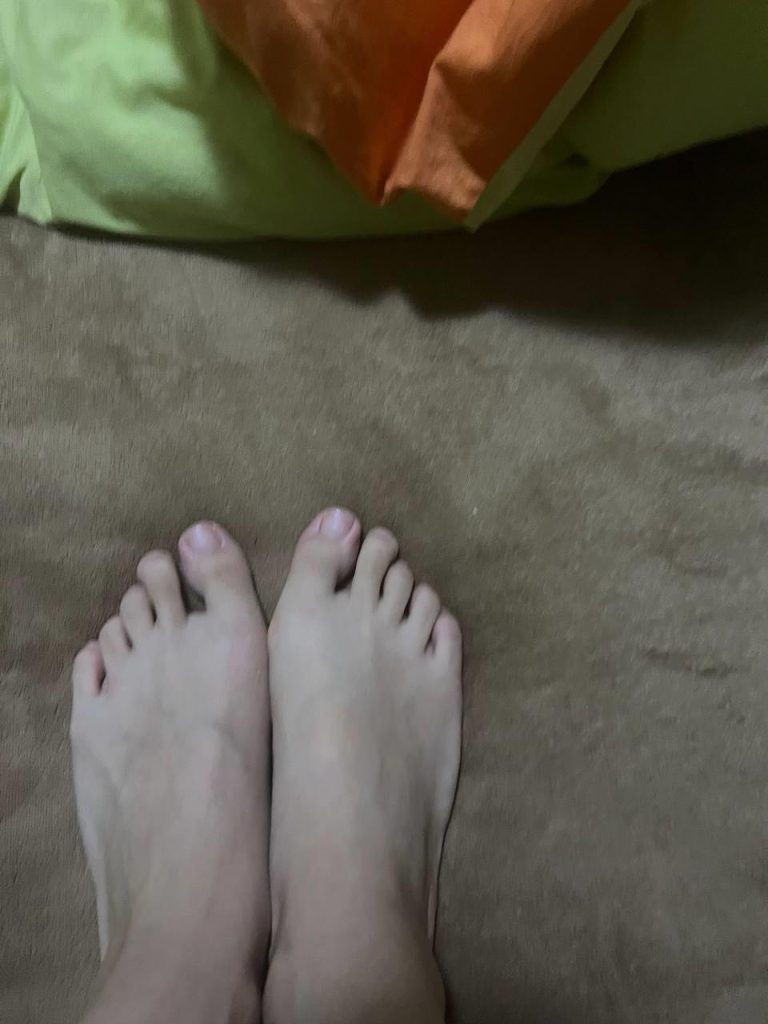 腳模面試臉足同框套路系列-078-高顏值紅白腳[4P/5V/71MB]插圖2