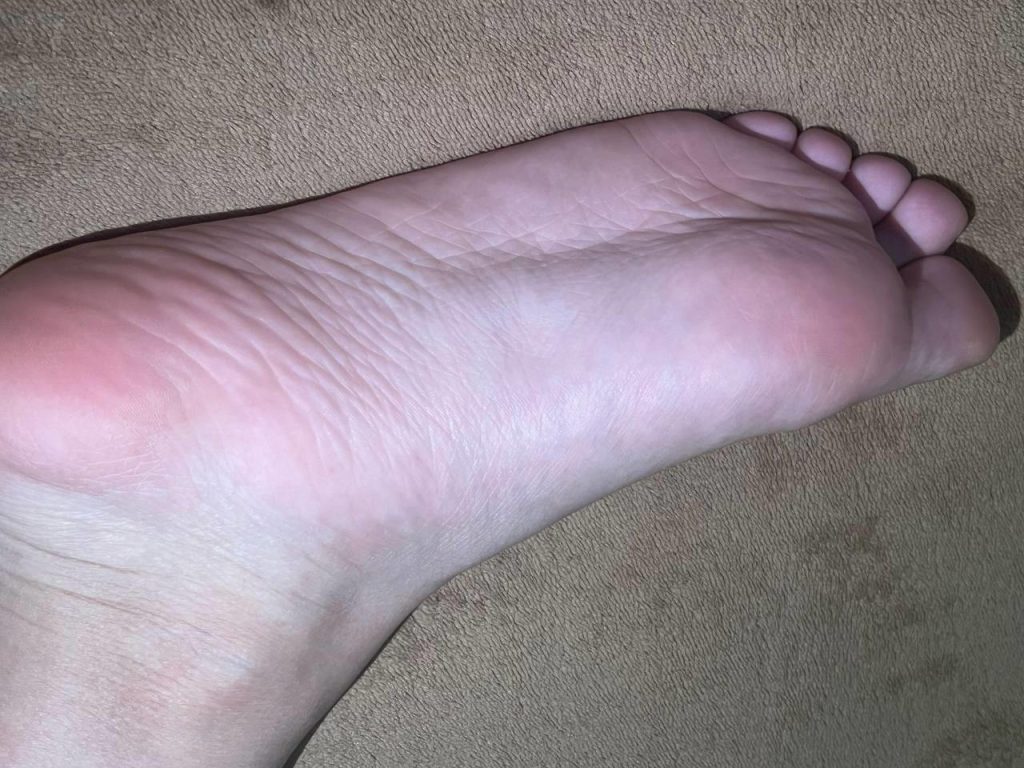 腳模面試臉足同框套路系列-078-高顏值紅白腳[4P/5V/71MB]插圖1