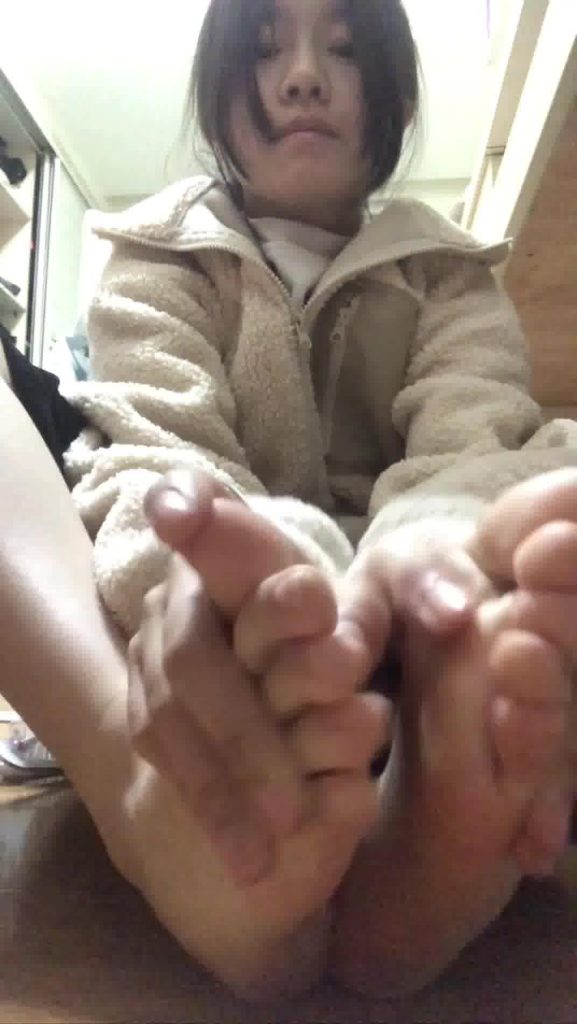 腳模面試臉足同框套路系列-081-嫩腳好身材[7P/28V/181MB]插圖