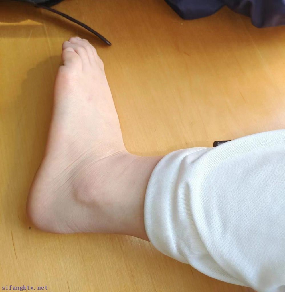 腳模面試臉足同框套路系列-089-可愛(ài)妹妹（秀美腳底，超很有感覺(jué)）[5P/11V/302MB]插圖2