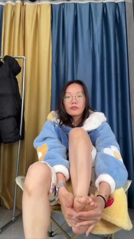 腳模面試臉足同框套路系列-096 秀腿腳 [17V/173M]-無(wú)料攝影圈