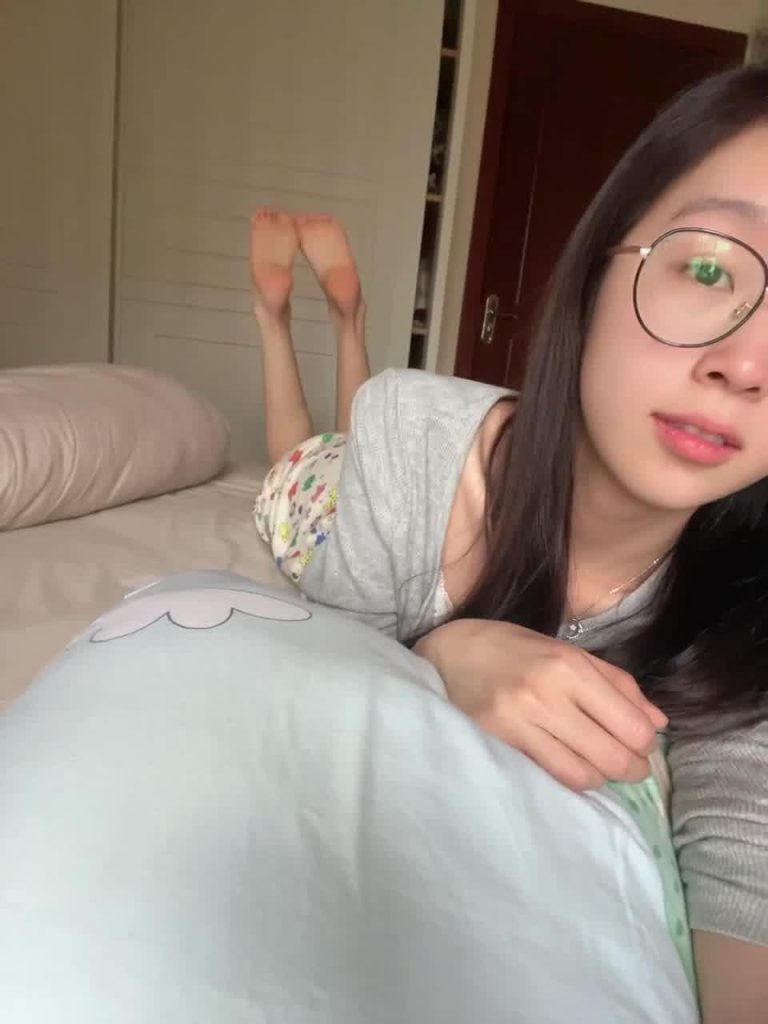 腳模面試臉足同框套路系列-102 清純長發(fā)眼睛妹妹[72P/13V/170M]插圖