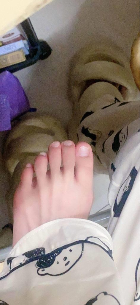 腳模面試臉足同框套路系列-108 黃頭發(fā)MM [22P/20V/124M]插圖