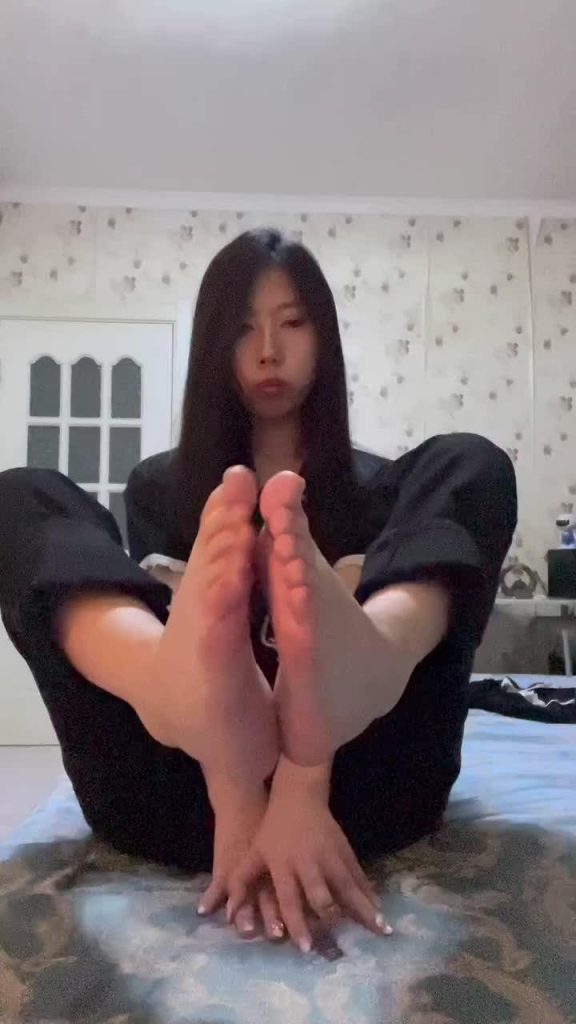 腳模面試臉足同框套路系列-117 翻白眼秀腳 挑鞋 模擬zj[13P/4V/73M]插圖1