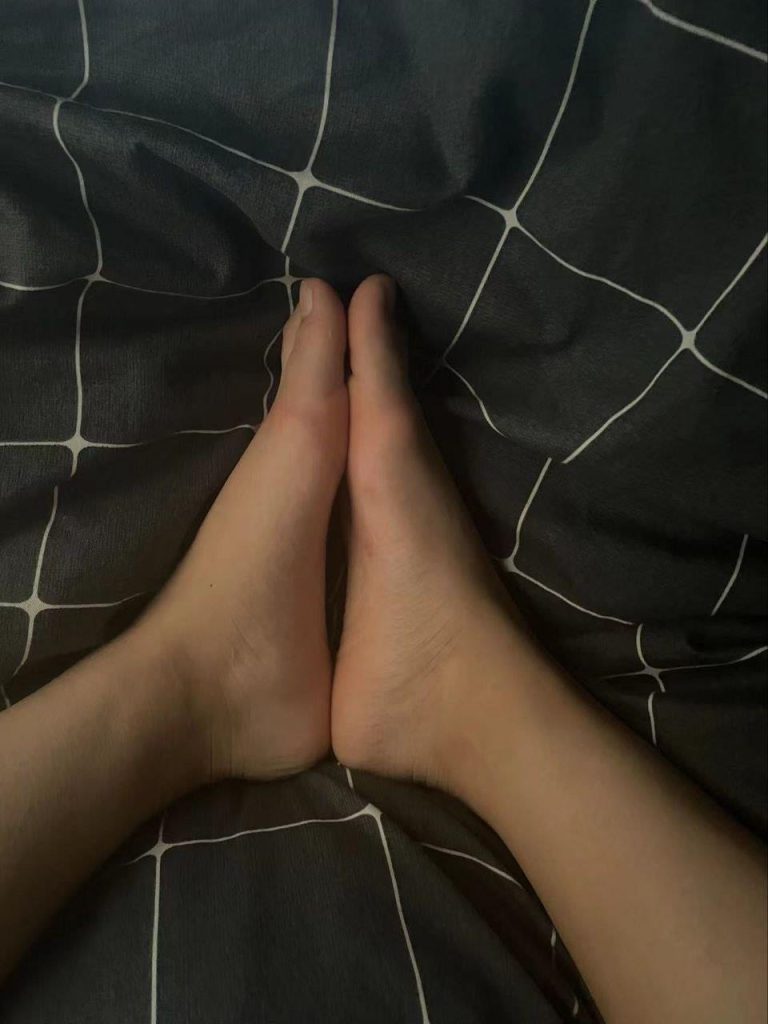 腳模面試臉足同框套路系列-122 藝術(shù)院校?；╗5P/2V/8M]插圖2