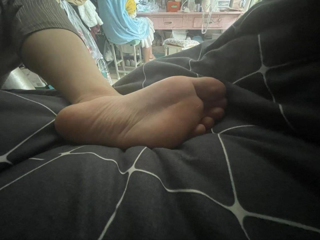 腳模面試臉足同框套路系列-122 藝術(shù)院校?；╗5P/2V/8M]插圖1